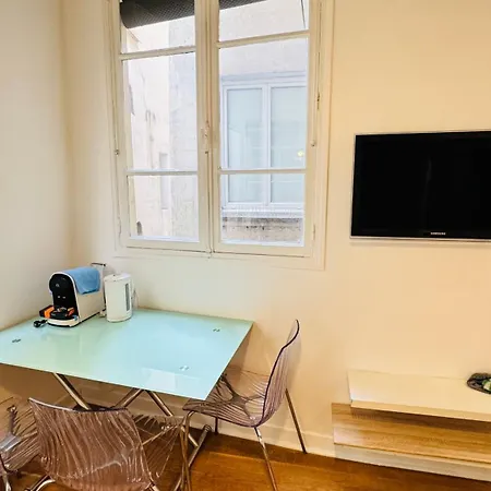 Bright Flat Near Marais & Chatlet *