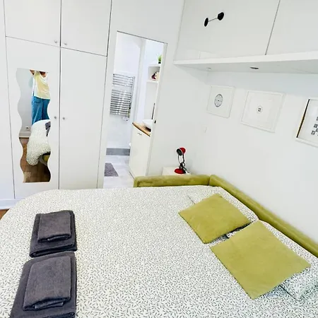 Bright Flat Near Marais & Chatlet
