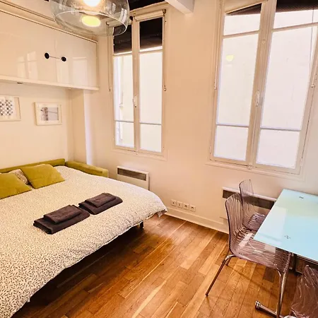 Bright Flat Near Marais & Chatlet *