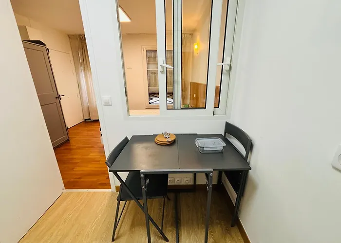 Dream Dwell - Designer Flat Near Marais District Апартаменты Париж