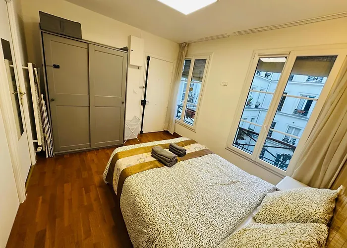 Dream Dwell - Designer Flat Near Marais District Апартаменты