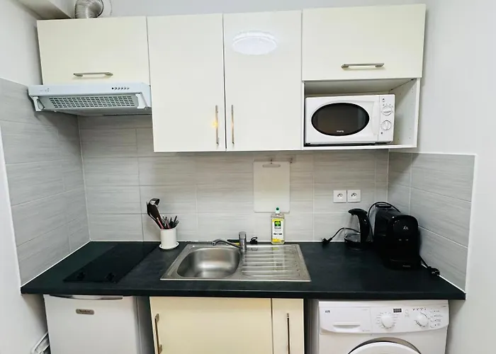 Dream Dwell - Designer Flat Near Marais District