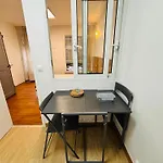 Dream Dwell - Designer Flat Near Marais District Appartement Parijs