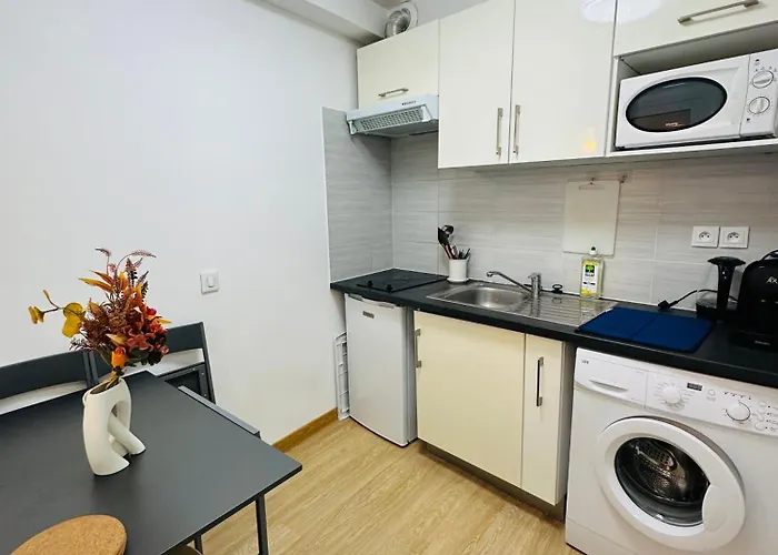 Dream Dwell - Designer Flat Near Marais District